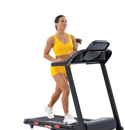 Mujer caminando en la cinta